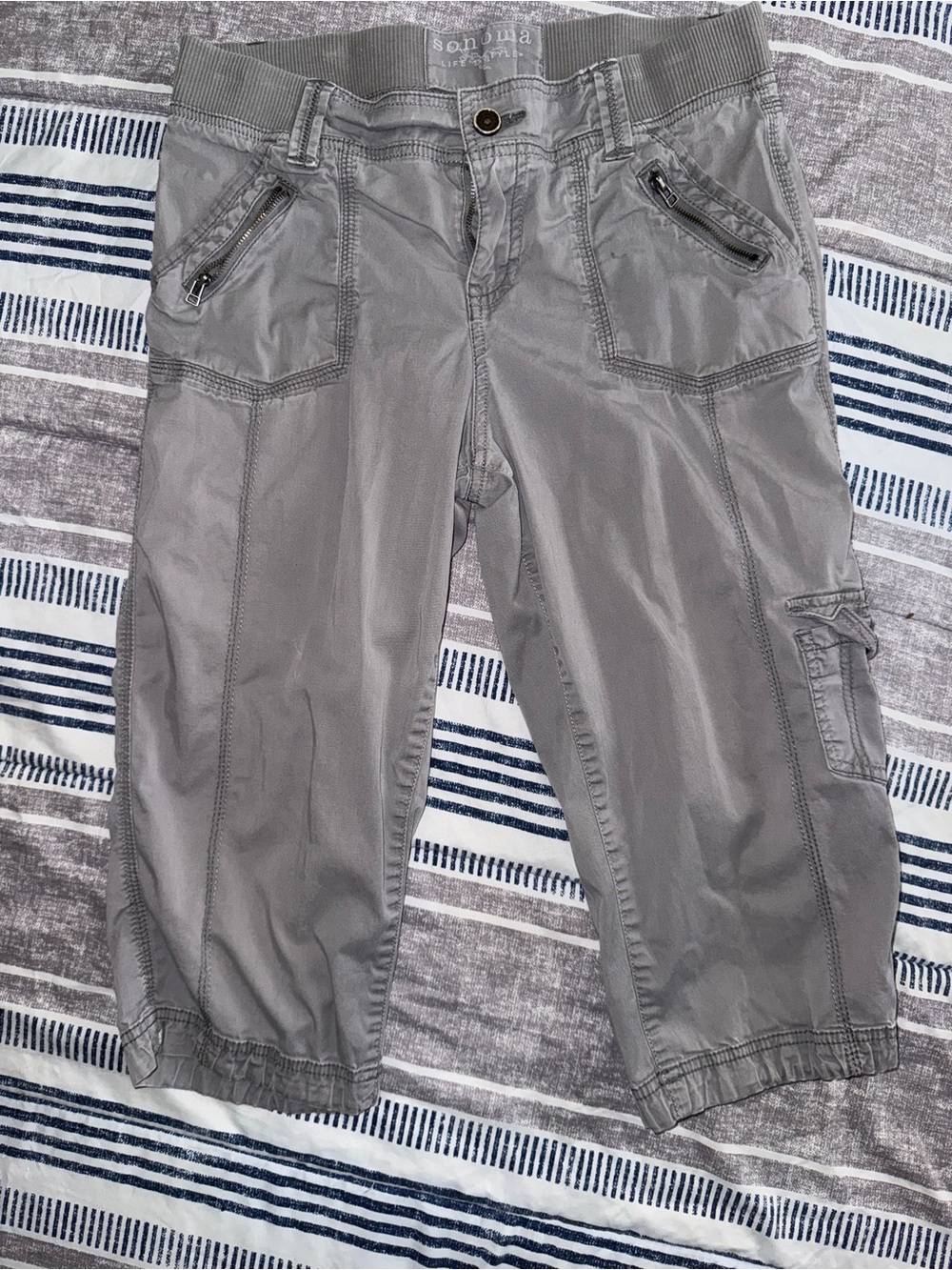 Sonoma women’s Light Gray Cargo Jogger Capris